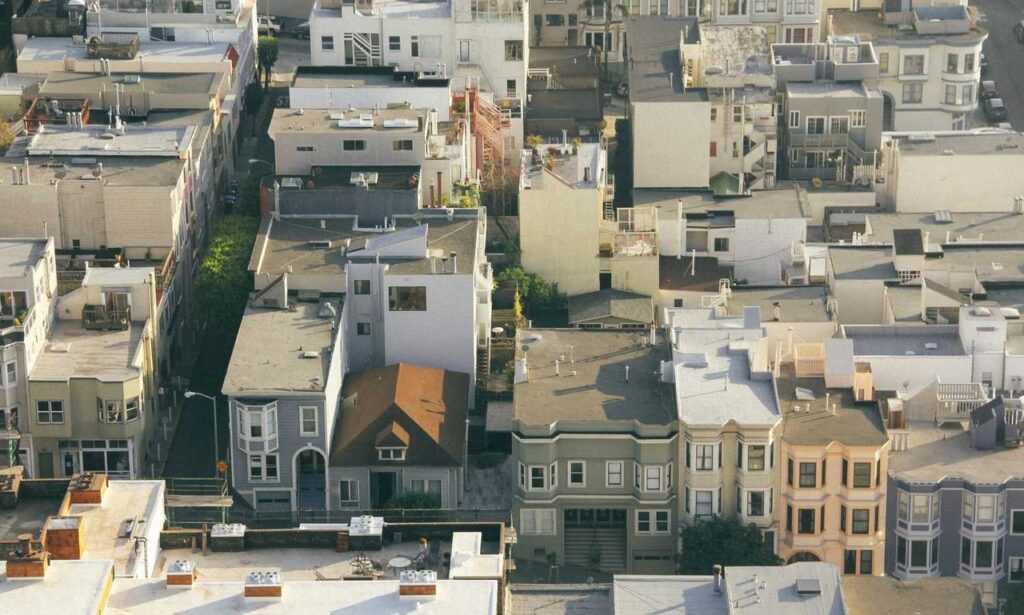 can i play biohunt2000 with friends on different computers